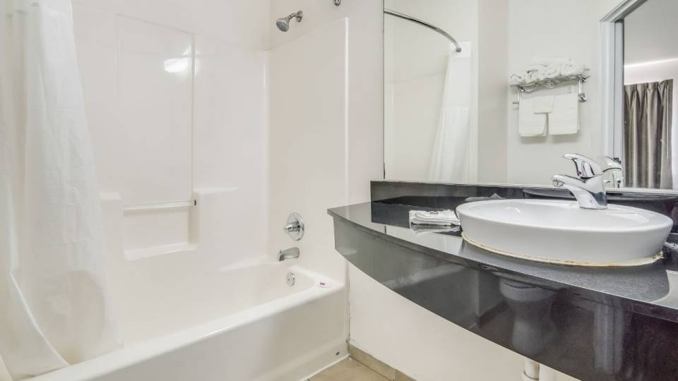 Motel_6_Cleburne_TX_Bathroom-2