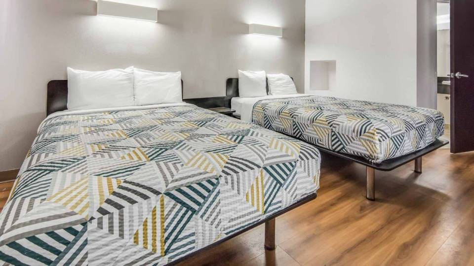 Motel_6_Cleburne_TX_Double_Queen-2