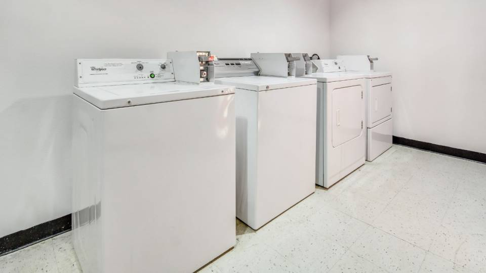 Motel_6_Cleburne_TX_Laundry