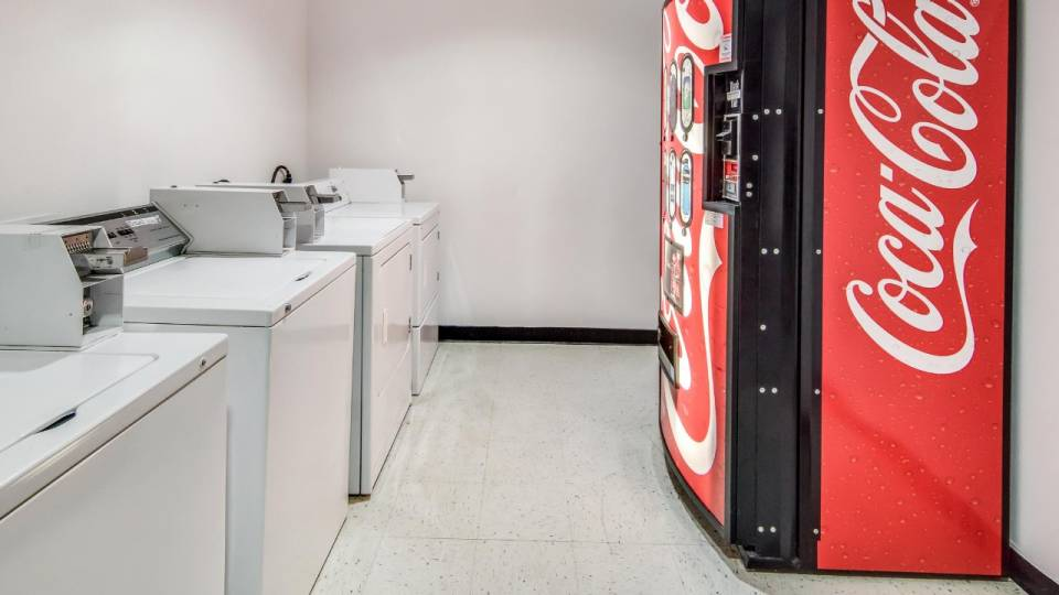 Motel_6_Cleburne_TX_Vending-Laundry