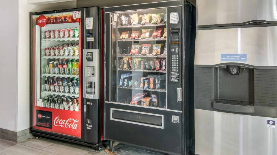Motel_6_Cleburne_TX_Vending